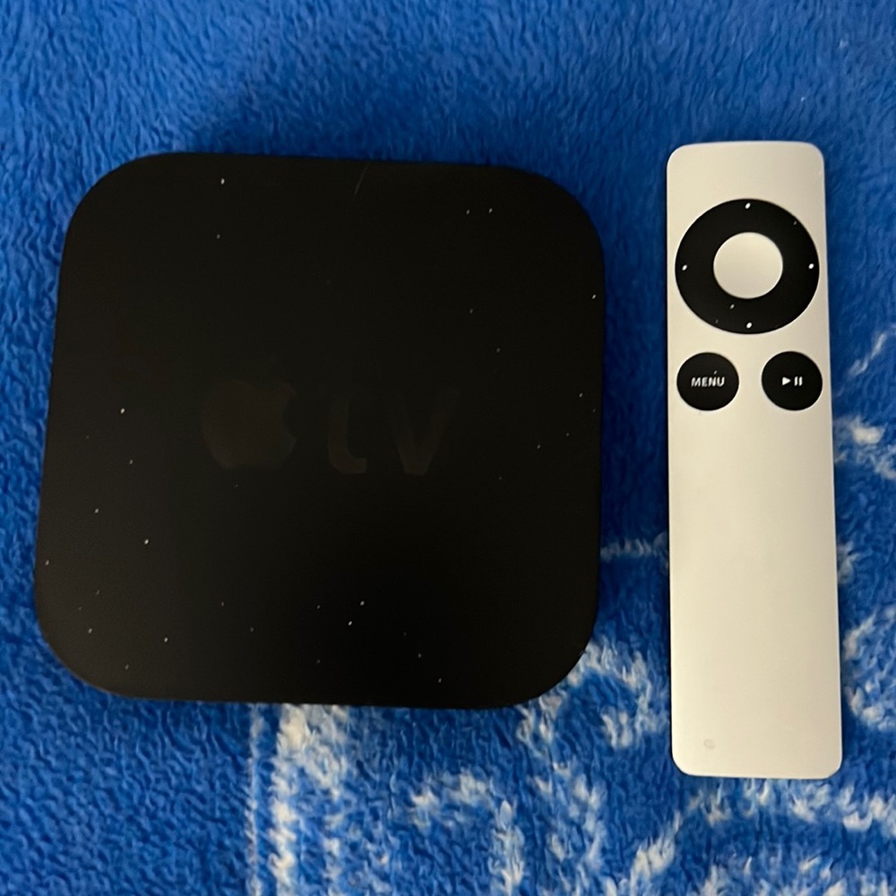 Apple TV (2nd Generation) with Remote, No Wires